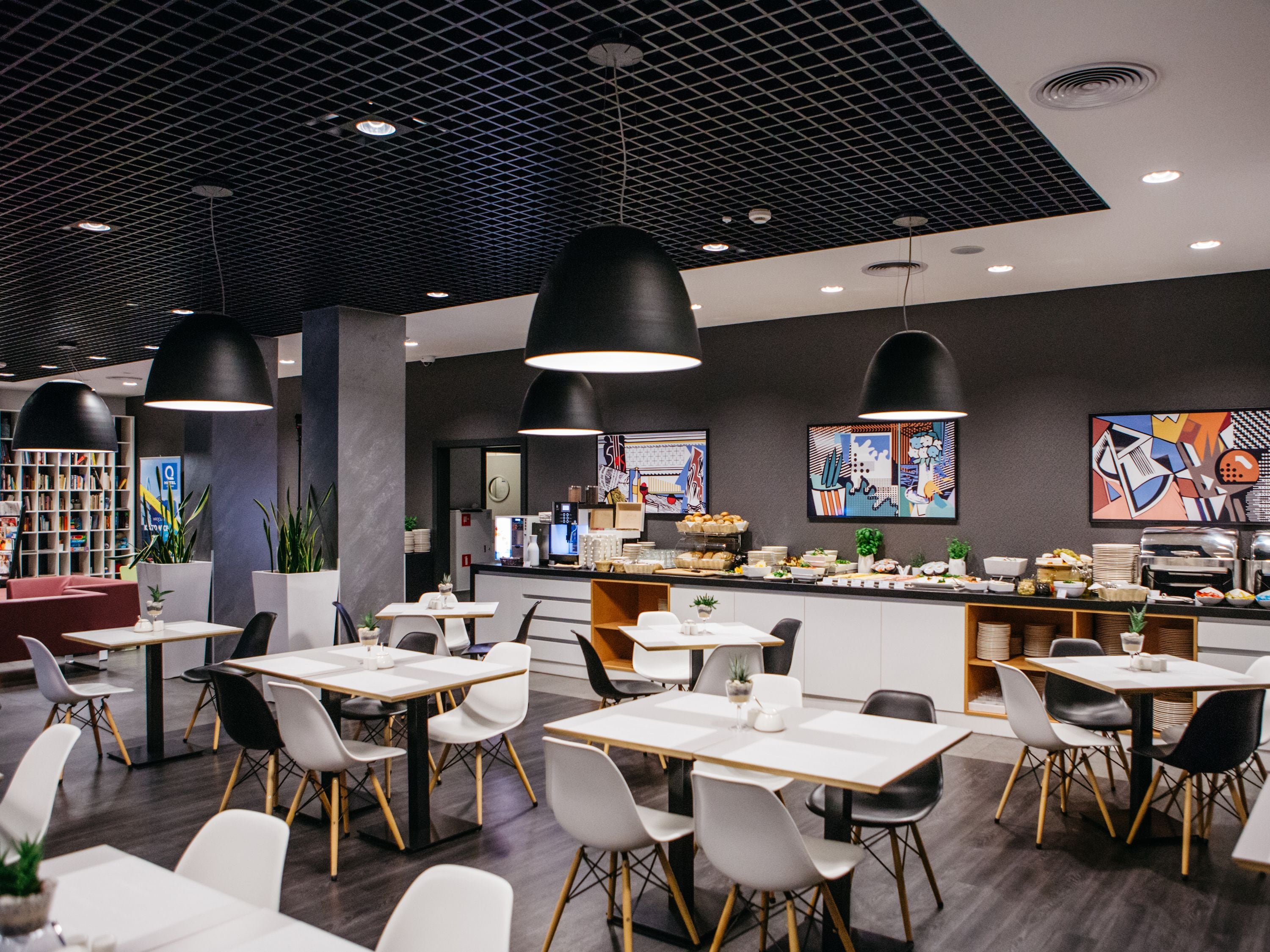 daily buffet breakfast (pln 59 per person)