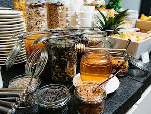 Colazione a buffet, servita tutte le mattine (59 PLN a persona)