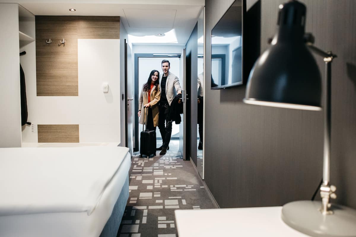 double room, 1 queen bed | in-room safe, desk, soundproofing, iron/ironing board