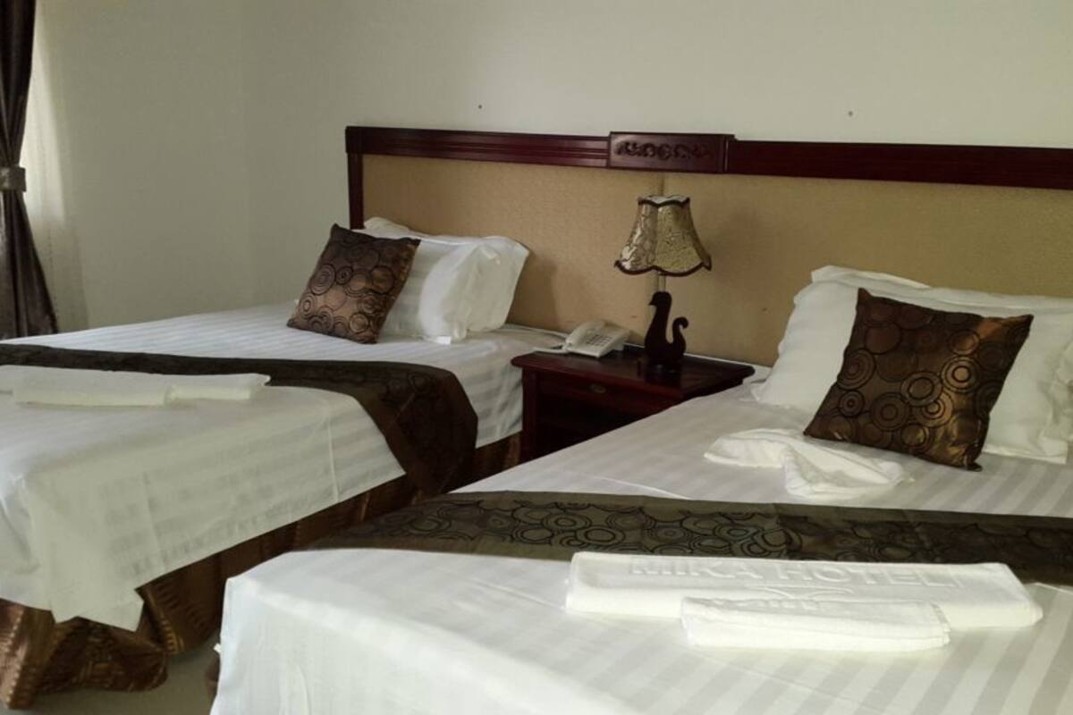 Twin Room | Minibar, in-room safe, laptop workspace, blackout drapes