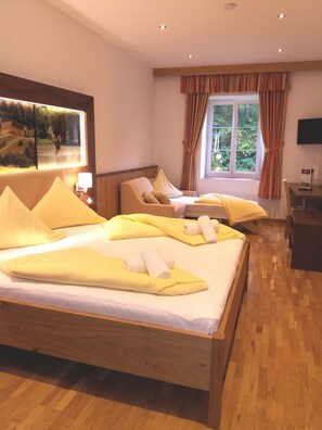 Triple Room | In-room safe, free WiFi