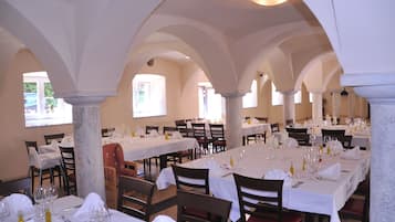 Breakfast, lunch, dinner served; local cuisine, pool views