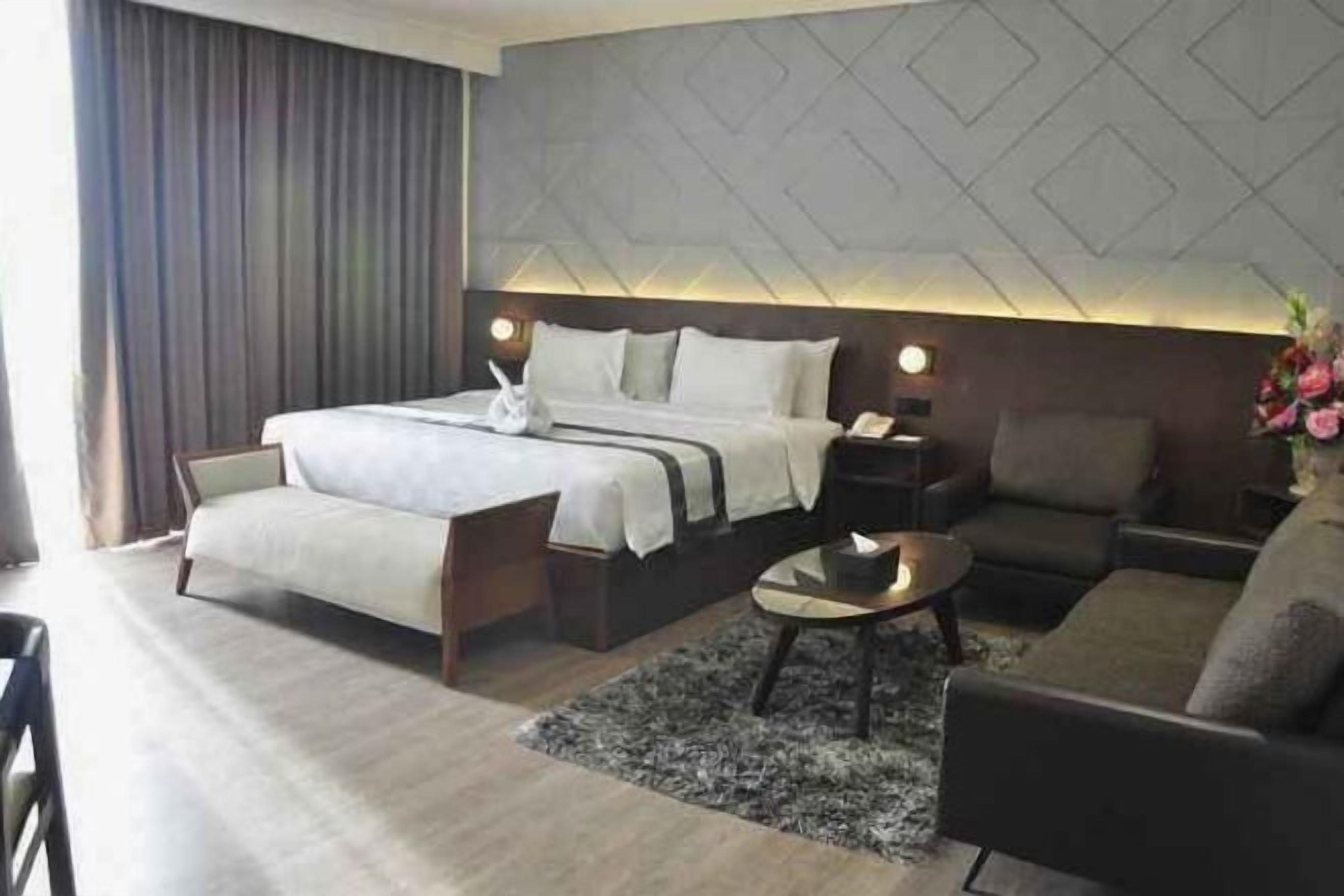 In-room safe, desk, blackout drapes, free WiFi