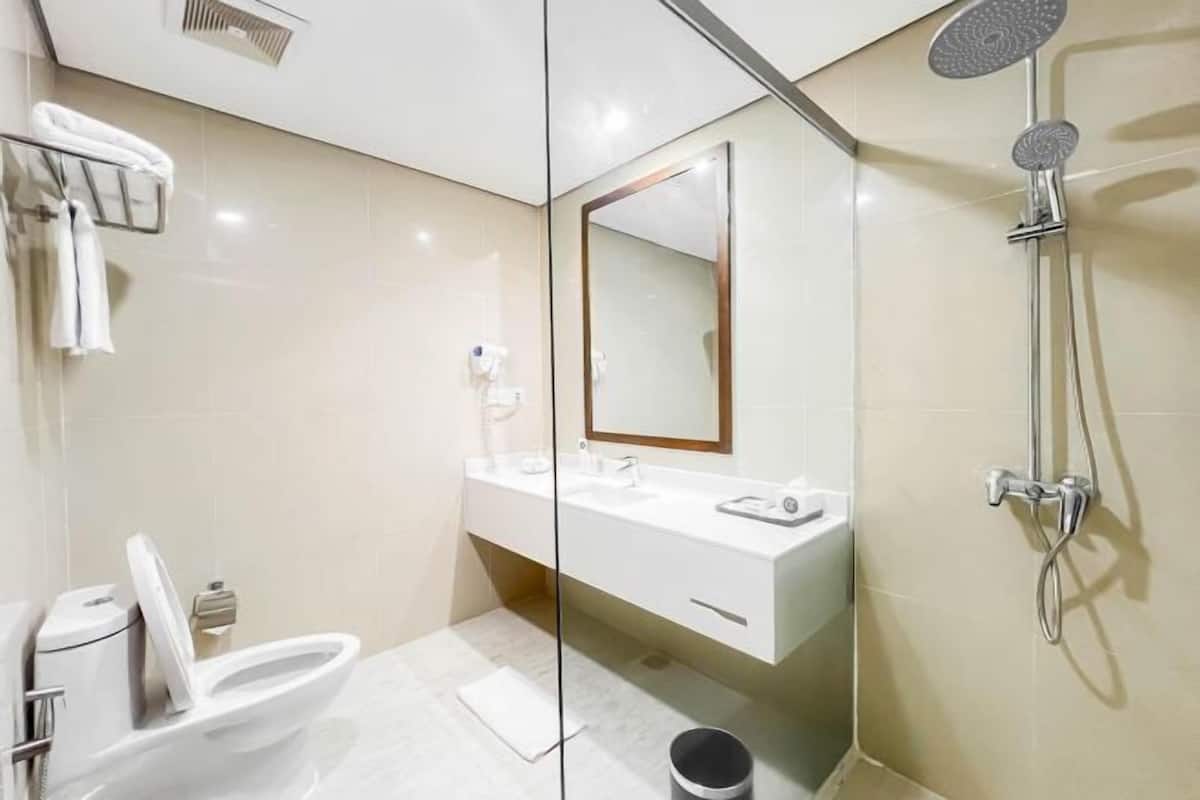 Bathroom | Shower, free toiletries, hair dryer, slippers