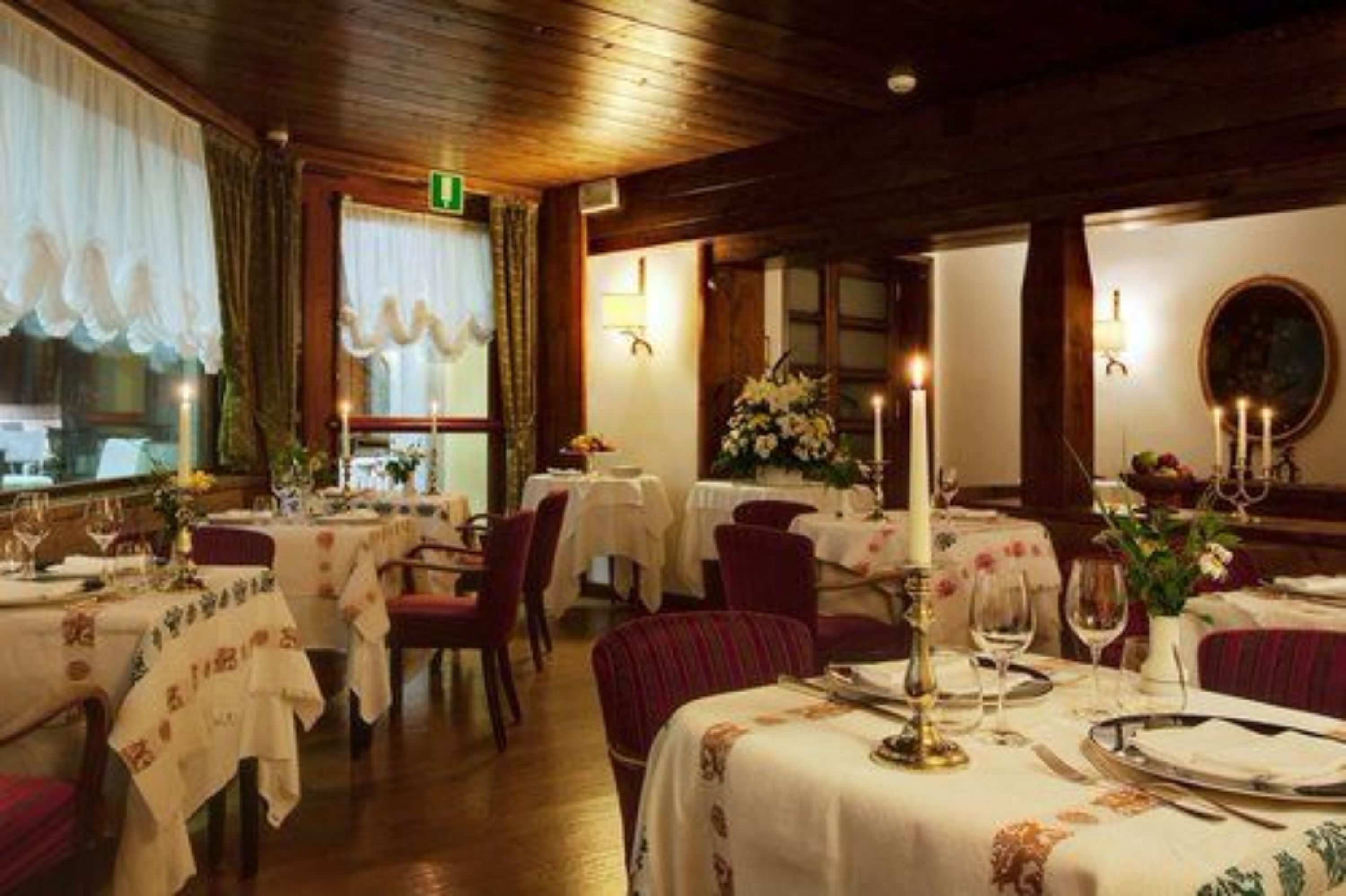 breakfast, lunch, dinner served; international cuisine