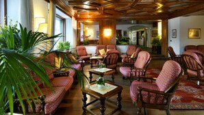 Lobby-lounge