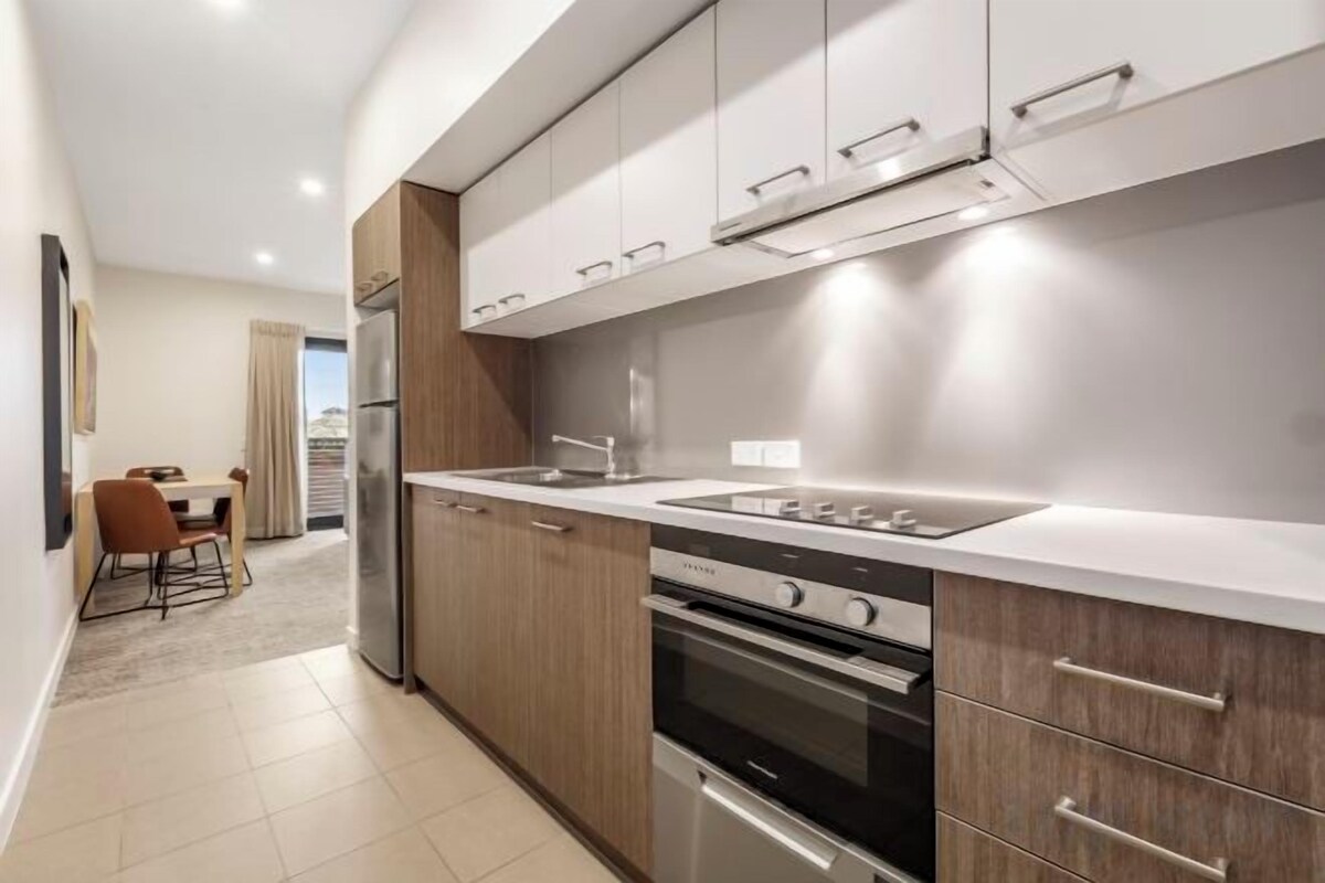 Private kitchen | Coffee/tea maker, microwave, stovetop, electric kettle