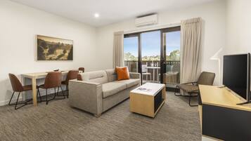 Standard Apartment, 1 Bedroom | Living area