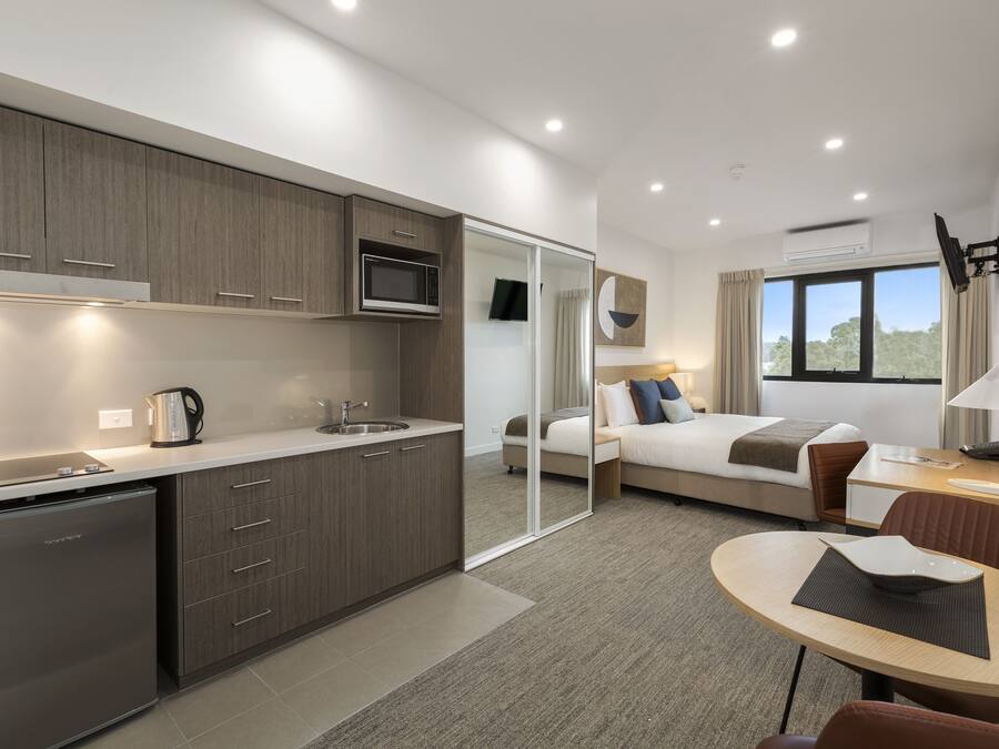 Business Studio | Private kitchenette | Microwave, stovetop, coffee/tea maker, electric kettle