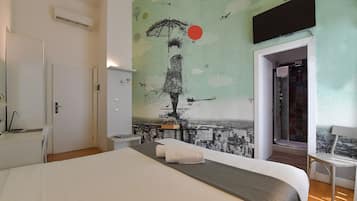 Superior Double or Twin Room | Peralatan tempat tidur premium, bar mini, peti besi dalam bilik, meja