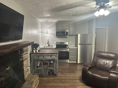 Refrigerador, microondas, cafetera/tetera