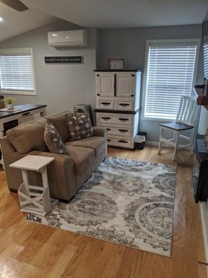 Luxury Studio, Kitchen | Living area | 40-inch Smart TV with cable channels