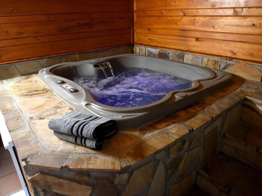 Luksusrom, spabadekar | Bad | Dusj, hårføner, håndklær og såpe