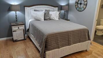 Luxury Studio, Kitchen | Free WiFi, bed sheets