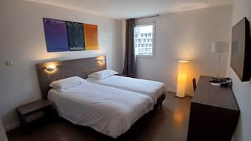 Bureau, chambres insonorisées, fer et planche à repasser, Wi-Fi gratuit