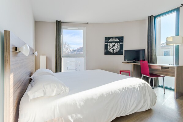 Desk, soundproofing, iron/ironing board, free WiFi - The Originals Residence, Appart'HÎtel Hévéa, Valence (Valence)