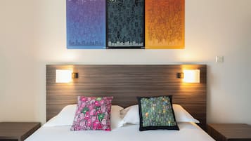 Bureau, chambres insonorisées, fer et planche à repasser, Wi-Fi gratuit