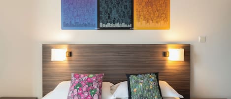 Desk, soundproofing, iron/ironing board, free WiFi