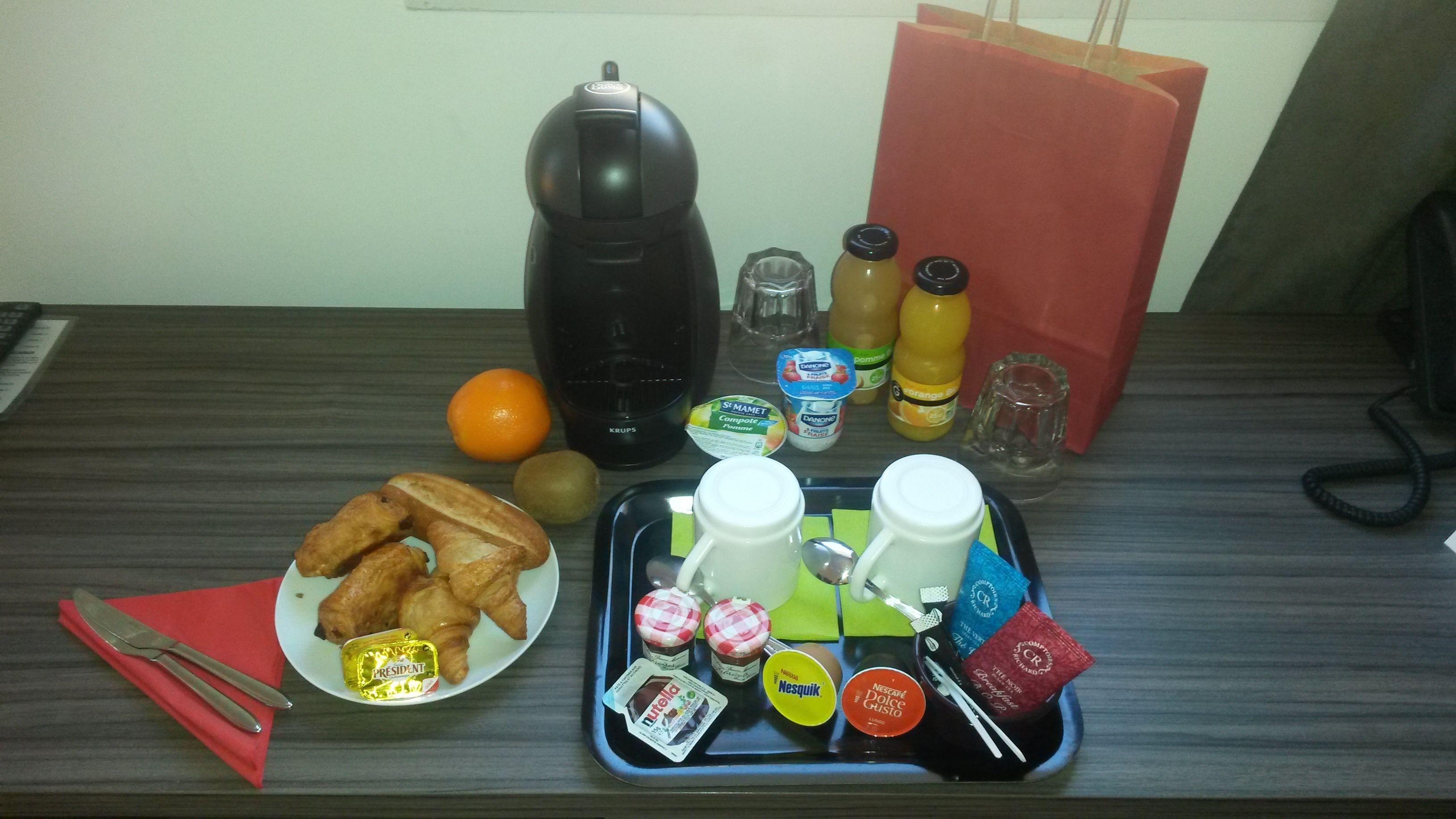 daily continental breakfast (eur 8 per person)