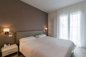 Economy Double Room, 1 Double Bed, Partial Lake View, Ground Floor | Desk, free WiFi, bed sheets