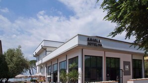 Front of property - Hotel Saviola (Sirmione)