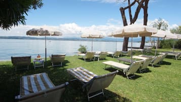 Private beach, sun-loungers, beach umbrellas, beach towels