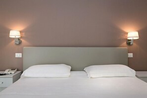 مكتب وواي فاي مجانًا وملاءات أسرّة