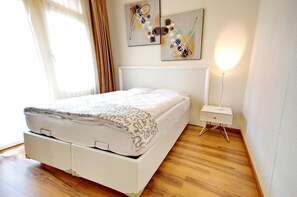 Individuelt dekorert, individuelt innredet og strykejern/-brett