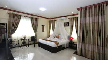 2 bedrooms, Egyptian cotton sheets, premium bedding, minibar