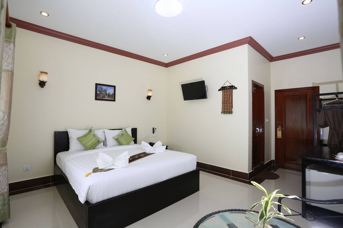 2 bedrooms, Egyptian cotton sheets, premium bedding, minibar