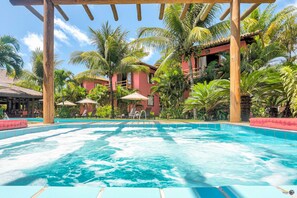 Bañera de hidromasaje al aire libre