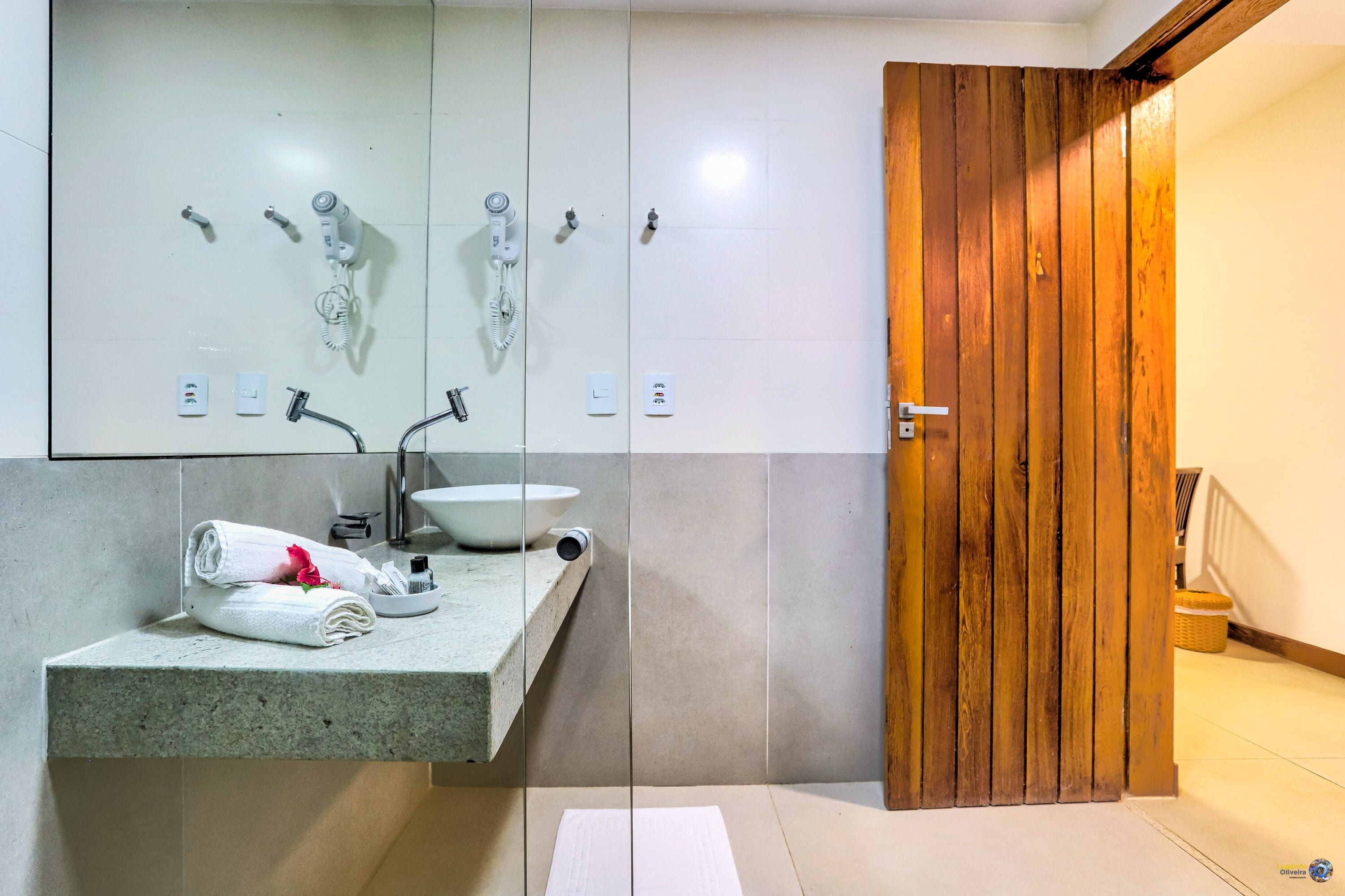 Quarto Luxo Terreo | Banheiro | Chuveiro, produtos de toalete grátis, secador de cabelo 