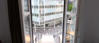 Comfort Apartments by LivingDownTown