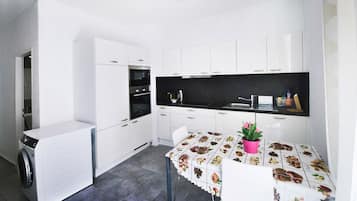 Comfort-Apartment, 1 Schlafzimmer | Eigene Küche | Espressomaschine, großer Kühlschrank, Mikrowelle, Herdplatte