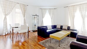 Comfort Apartment, 2 Bedrooms | Living room | Flat-screen TV - Comfort Apartments by LivingDownTown (Zürich)