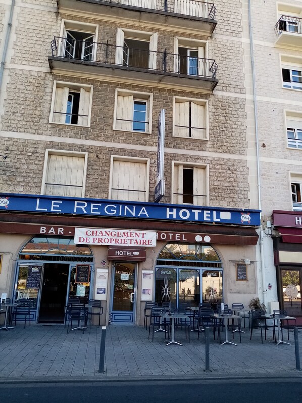 Front of property - Hotel Le Regina (Poitiers)