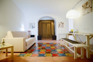 Huoneisto, 2 makuuhuonetta | Ylelliset vuodevaatteet, yksilöllisesti kalustettu, työpöytä