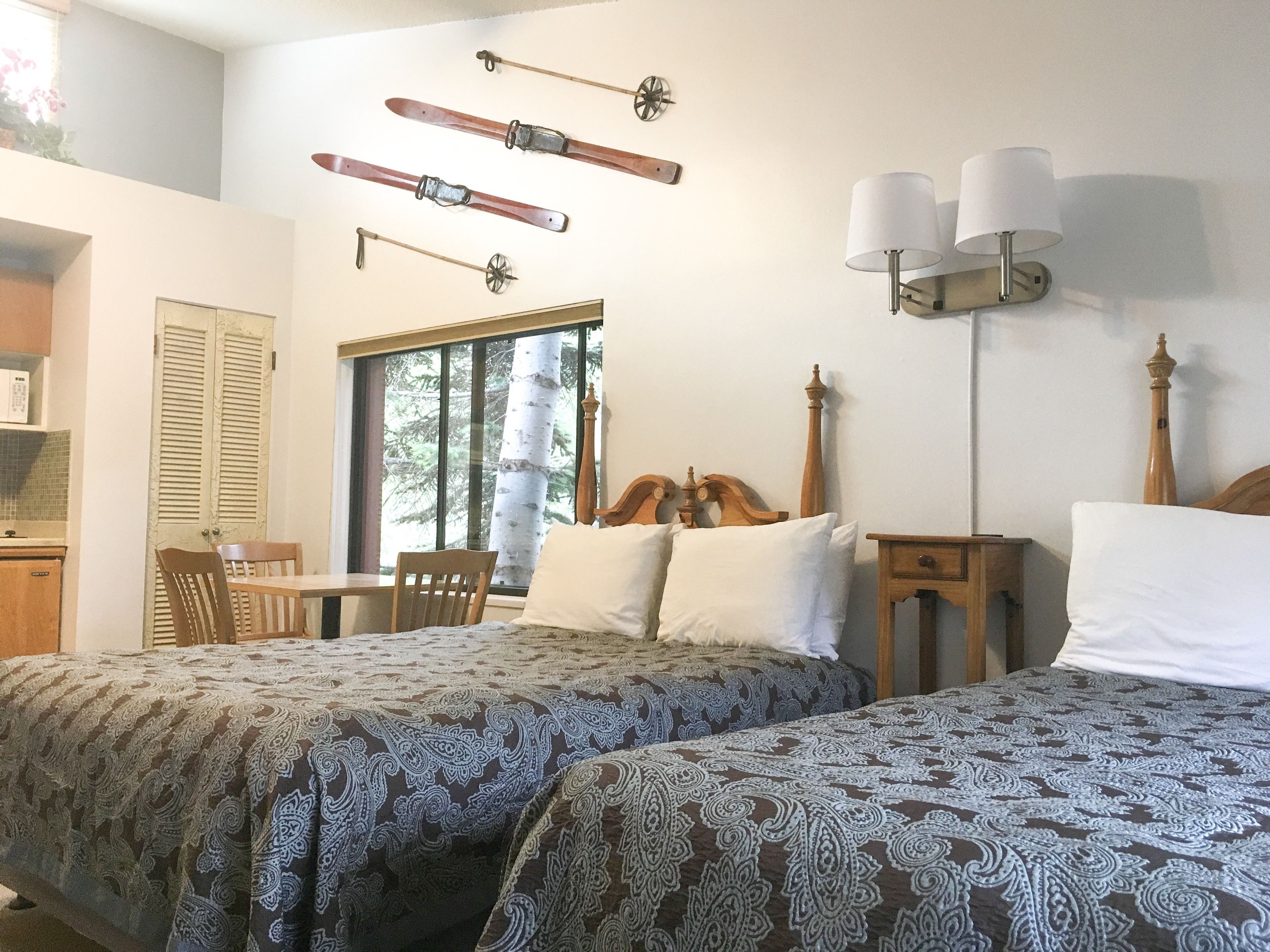 Top Floor Room | Escritorio, tabla de planchar con plancha, wifi gratis y ropa de cama 