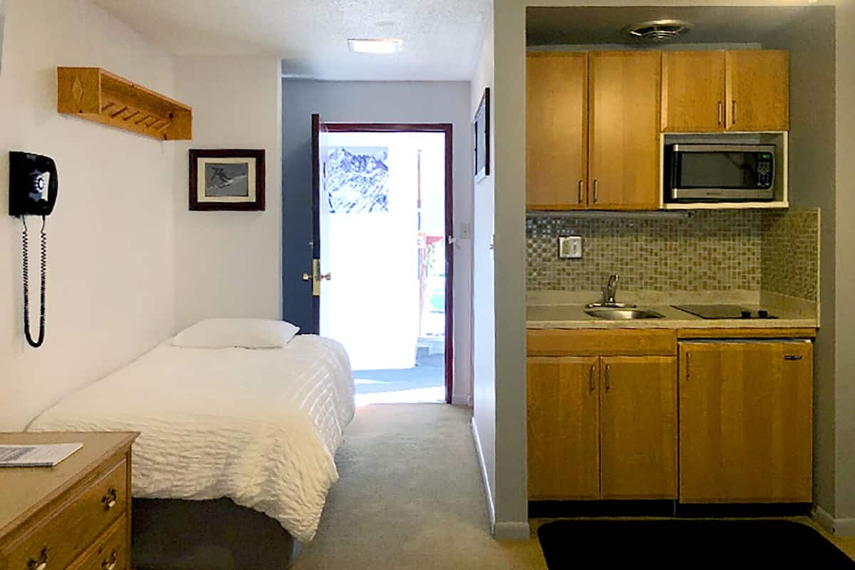 mid floor room | desk, iron/ironing board, free wifi, bed sheets