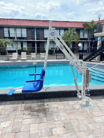 Outdoor pool, pool loungers. Tarpon Shores Inn