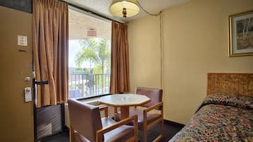 Standaard kamer, 2 tweepersoonsbedden, roken | Gratis wifi, beddengoed