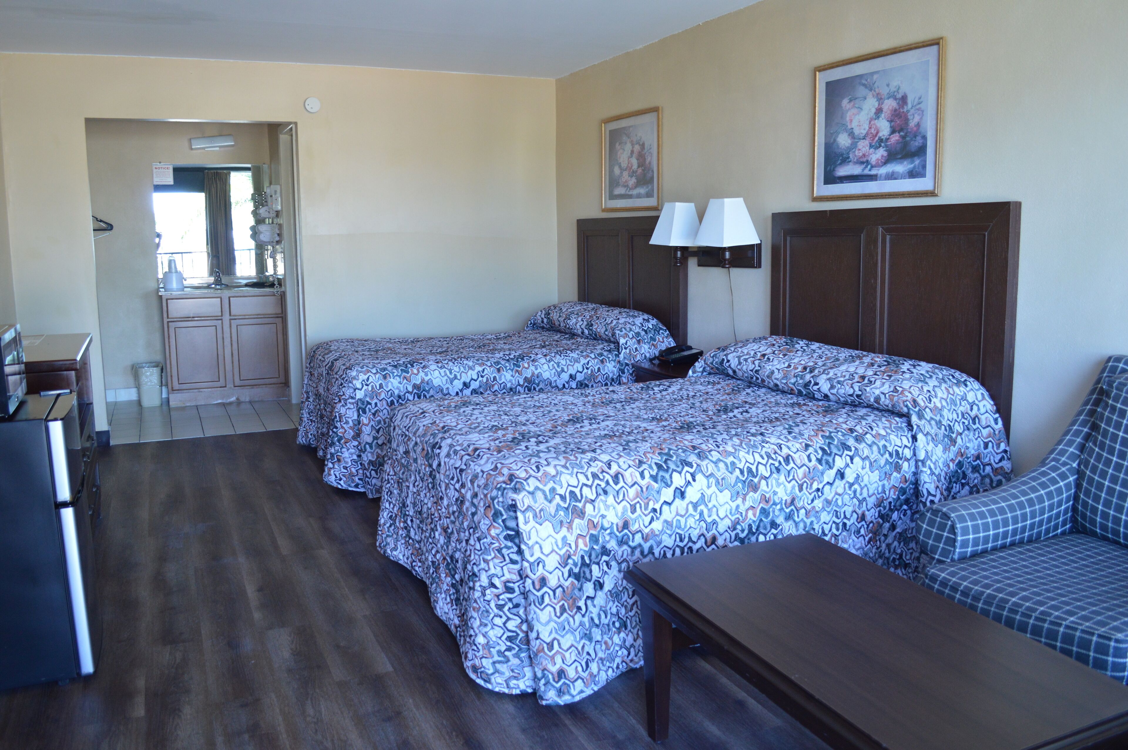 Standard Room, 2 Double Beds, Non Smoking | Free WiFi, bed sheets