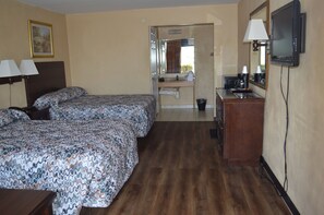 Standard Room, 2 Double Beds, Non Smoking | Free WiFi, bed sheets - Tarpon Shores Inn (Tarpon Springs)