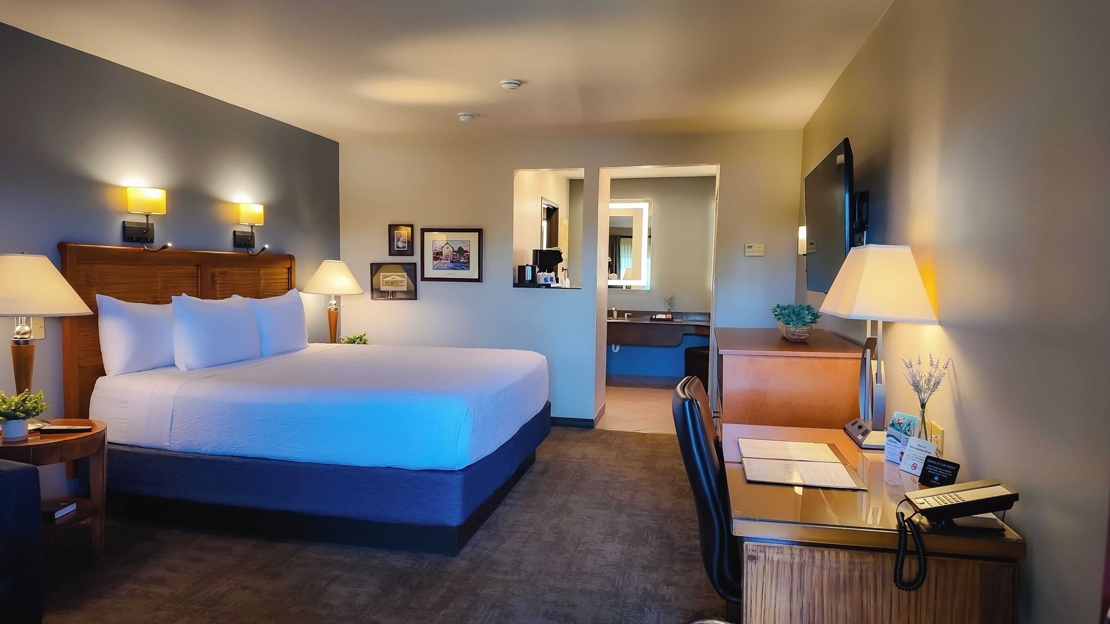 行政客房, 1 张特大床 | 加厚床垫、客房内保险箱、办公桌、遮光窗帘