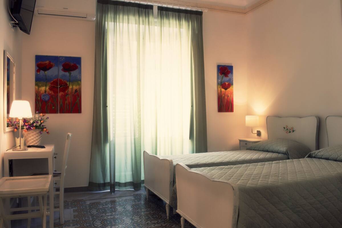 1 bedroom, in-room safe, desk, iron/ironing board