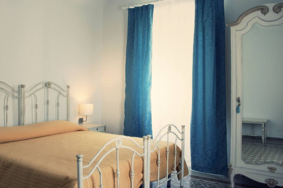 1 bedroom, in-room safe, desk, iron/ironing board