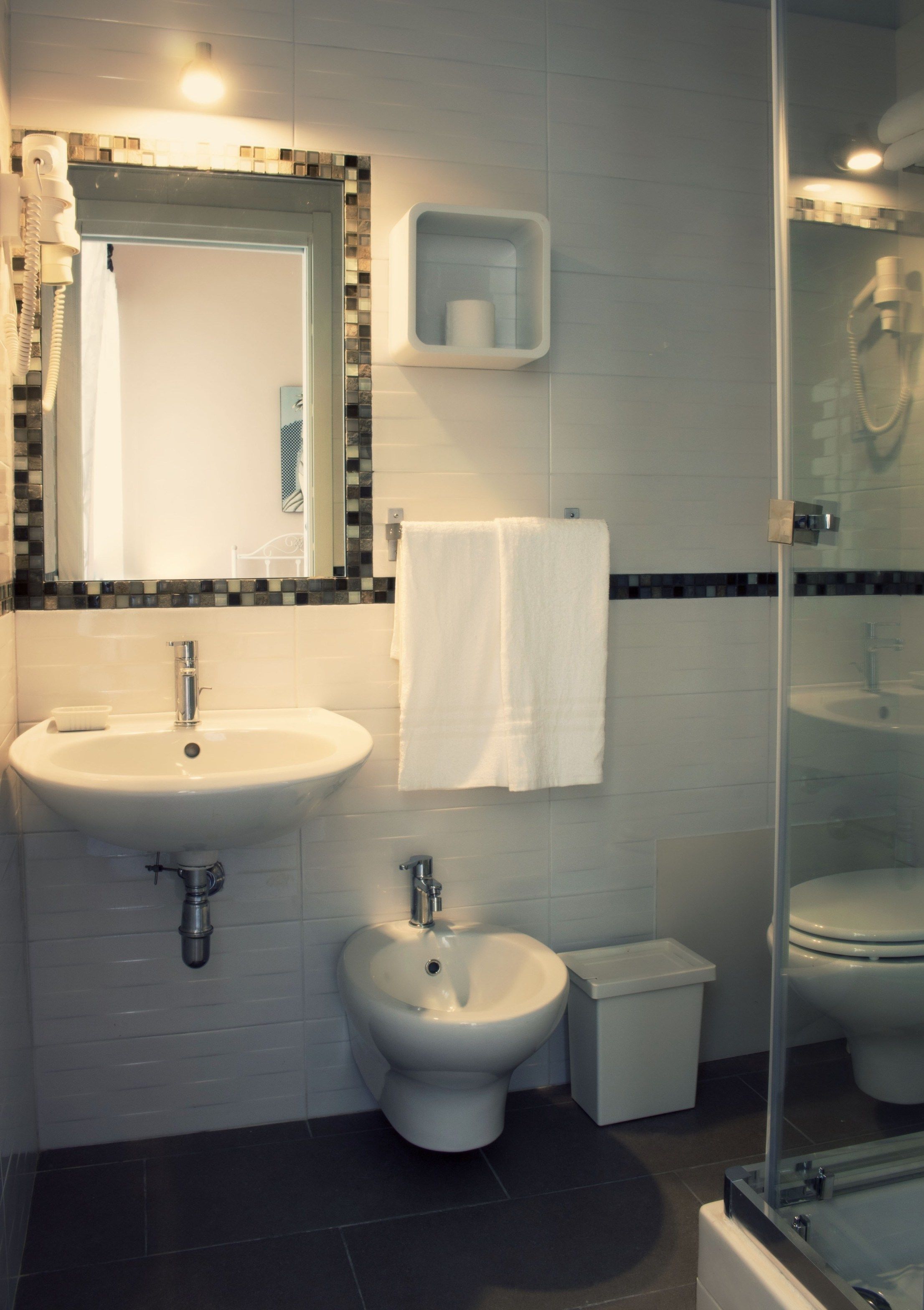 Classic Double or Twin Room | Bathroom | Shower, free toiletries, hair dryer, towels