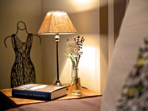 Quarto casal ou duplo standard, banheiro privativo | Individualmente decorados, Wi-Fi de cortesia, roupa de cama