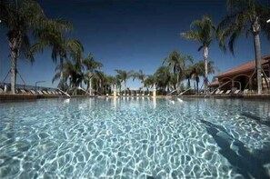 Outdoor pool - Bella Vida Resort by BVR Management (Kissimmee)