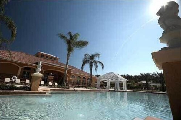 Outdoor pool - Bella Vida Resort by BVR Management (Kissimmee)